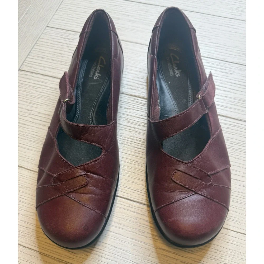 Clark's Women's Red Leather Comfort Flat Shoes W/ Strap Sz‎ 8.5B